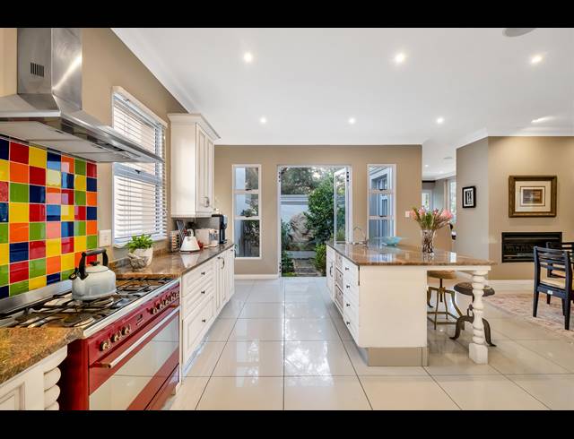 7 BEDROOM HOUSE FOR SALE IN BRYANSTON